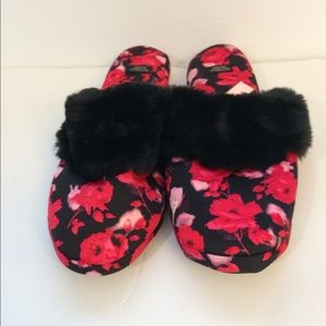 Victoria Secret Slip on Slippers Size M NWT